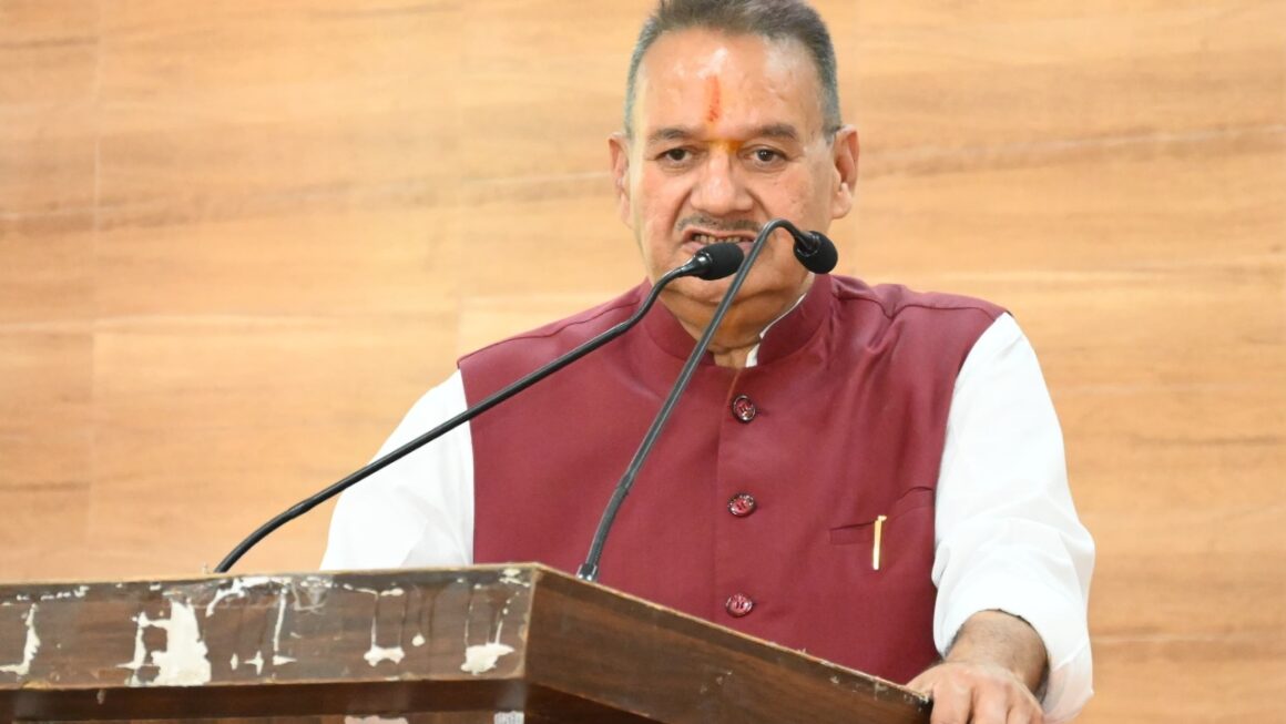 SIR अभियान को सफल बनाने के लिए, बूथ स्तर तक सक्रिय रहें कार्यकर्ता, कैबिनेट मंत्री गणेश जोशी।