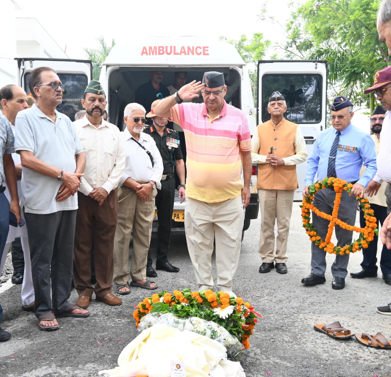 कैबिनेट मंत्री गणेश जोशी ने, ले0 जनरल एमएम लखेड़ा के निधन पर उन्हें पुष्पांजलि अर्पित की।