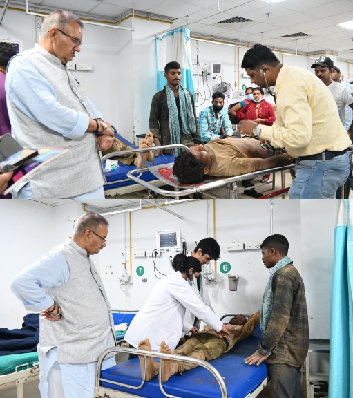 मलबे में दबे श्रमिकों का कराया रेस्क्यू, श्रमिकों को लेकर दून अस्पताल पहुंचे कैबिनेट मंत्री गणेश जोशी।