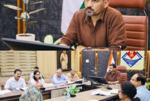 जिला चिकित्सालय के घटते राजस्व के कारणों की जांच कर, विस्तृत रिपोर्ट प्रस्तुत करने के डीएम ने दिए निर्देश।
