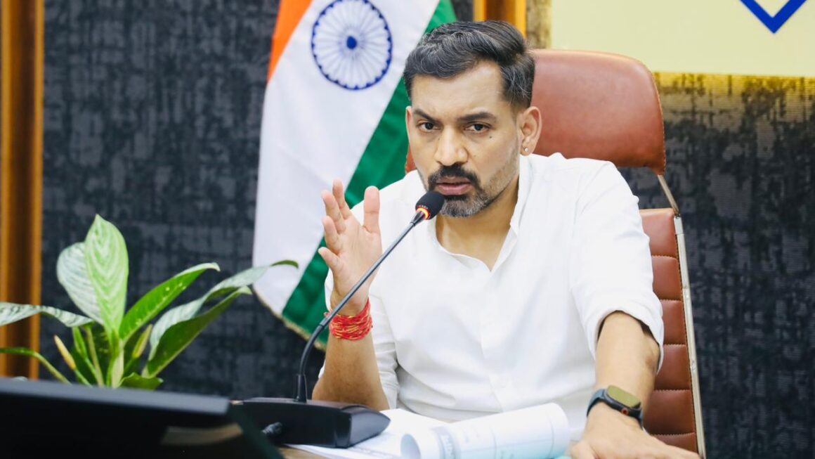 लाल पुल बस दुर्घटना की होगी मजिस्ट्रियल जांच, एक सप्ताह में रिपोर्ट प्रस्तुत करने के डीएम आशीष चौहान ने दिए निर्देश।