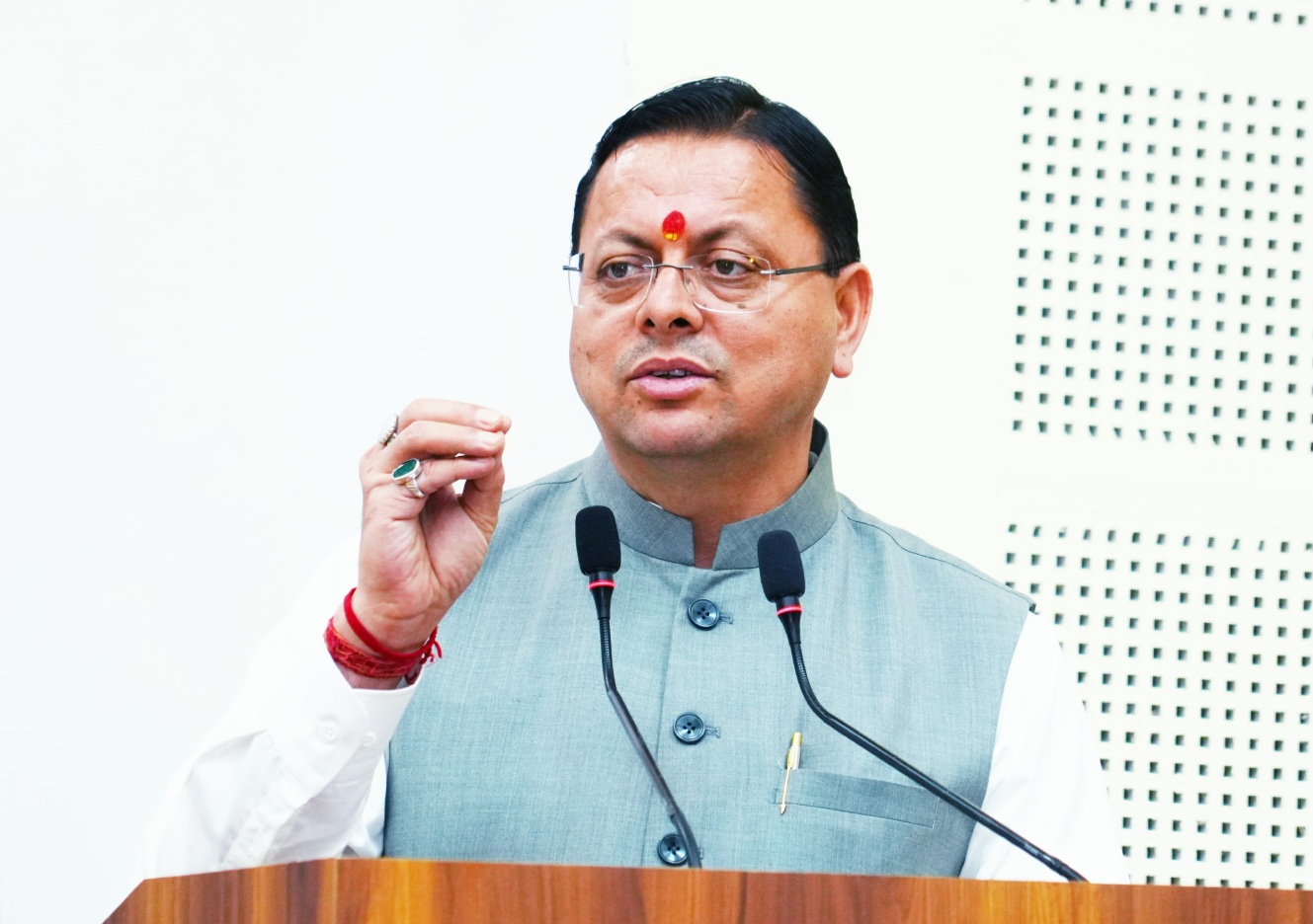 मुख्यमंत्री धामी ने प्रदान की, विभिन्न विकास योजनाओं एवं निर्माण कार्यों के लिए, ₹ 8 करोड़ की वित्तीय स्वीकृति।