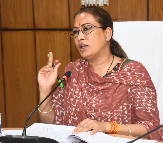 एसआईआर के साथ विभागीय काम भी करें आंगनबाड़ी कार्यकत्री, कैबिनेट मंत्री रेखा आर्या। 
