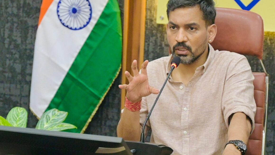 डीएम आशीष चौहान ने जारी की अपील, 7 जुलाई तक जमा करें गणना प्रपत्र, नहीं तो छूट सकता है मतदाता सूची में नाम।