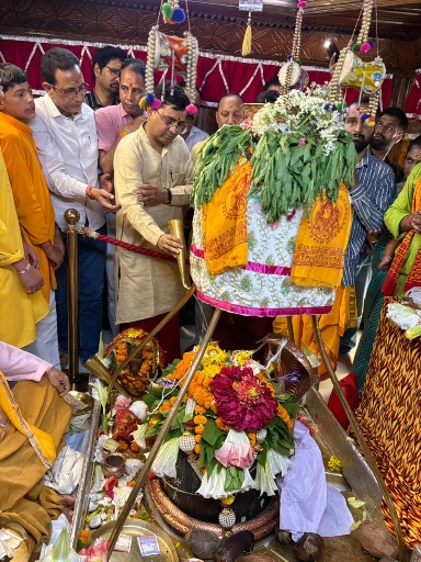 मुख्यमंत्री धामी के मुख्यसेवक के रूप में, पाँच वर्ष पूर्ण होने के अवसर पर, श्री काशी विश्वनाथ मंदिर में की गई विशेष पूजा-अर्चना।