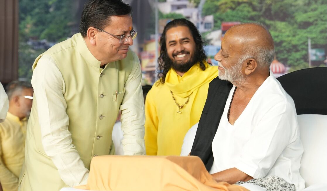 मुख्यमंत्री धामी ने पूज्य मोरारी बापू की, श्रीराम कथा समापन में हुए शामिल, श्रीराम के आदर्शों और आध्यात्मिक चेतना का दिया संदेश।