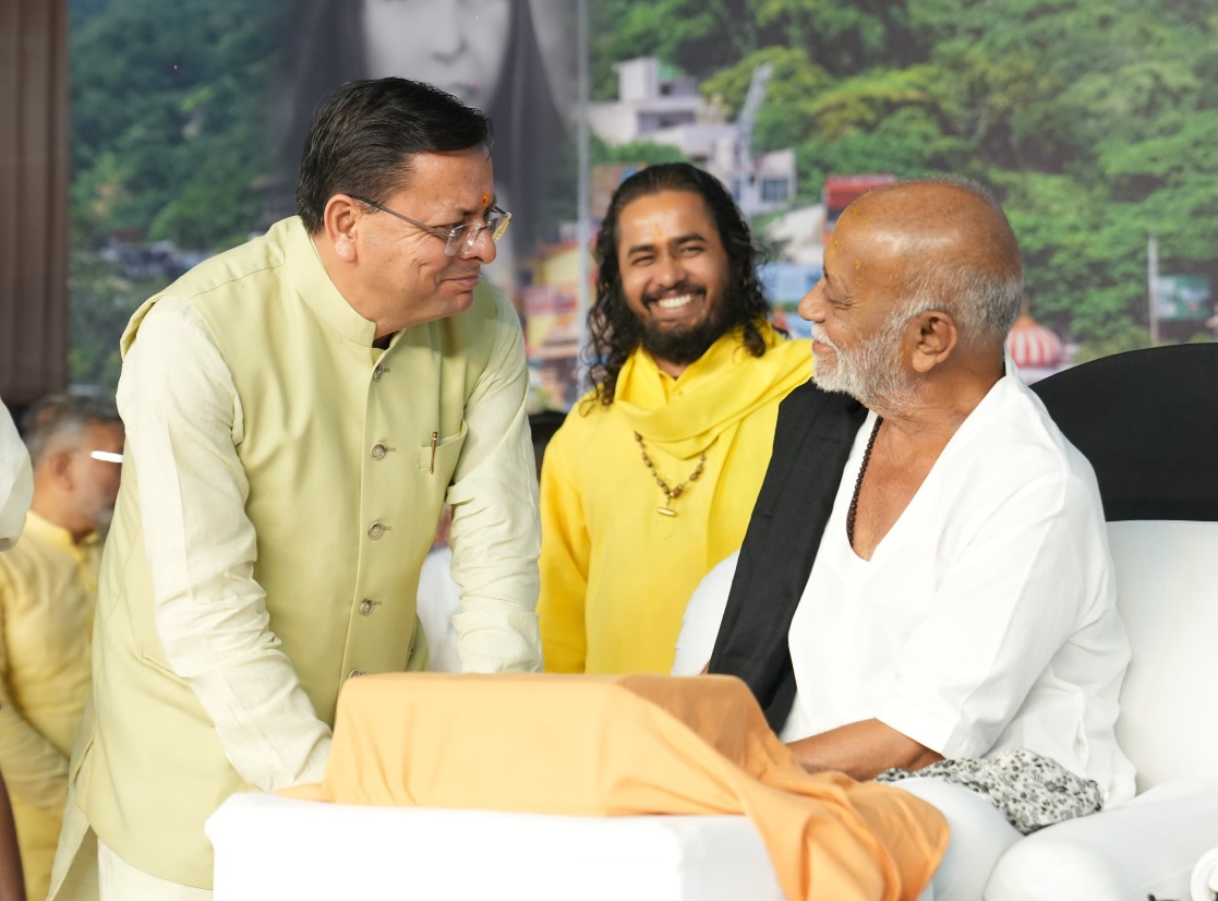 मुख्यमंत्री धामी ने पूज्य मोरारी बापू की, श्रीराम कथा समापन में हुए शामिल, श्रीराम के आदर्शों और आध्यात्मिक चेतना का दिया संदेश।
