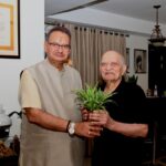 1971 युद्ध के वीर महावीर चक्र विजेता, लेफ्टिनेंट जनरल आनंद सरूप (सेवानिवृत्त) से की भेंट, सैनिक कल्याण मंत्री गणेश जोशी।