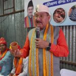 माटी कला से जुड़े कारीगरों की आर्थिकी, मजबूत करने के लिए सरकार प्रतिबद्ध, कैबिनेट मंत्री भरत सिंह चौधरी।
