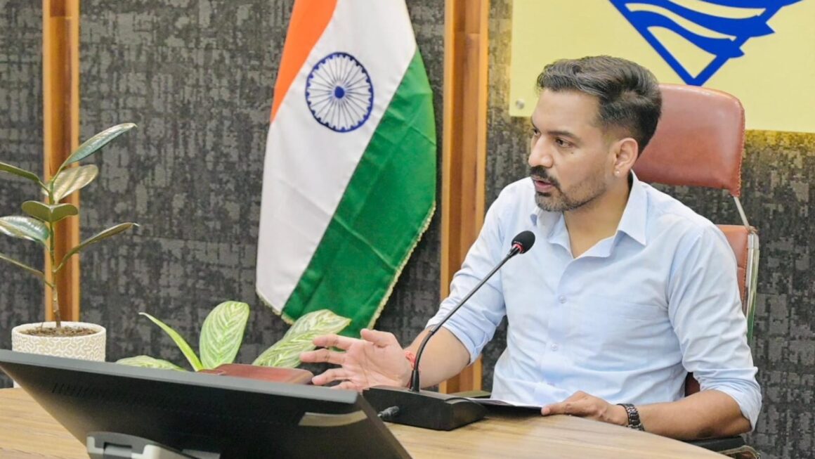 भारी से अत्यंत भारी बारिश के चेतावनी, देहरादून जिला प्रशासन हाई अलर्ट।