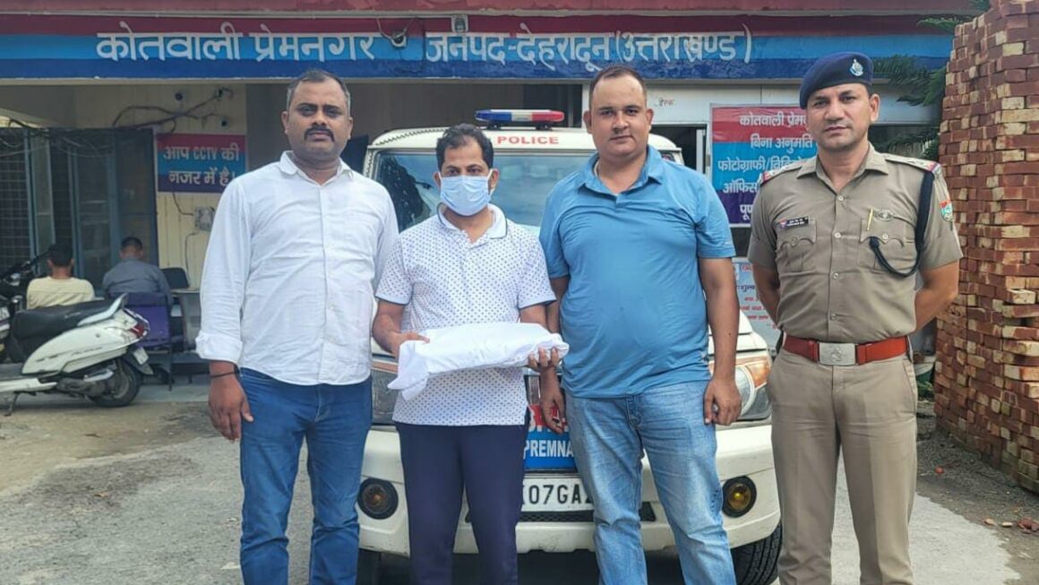उत्तराखंड में नकल माफियाओं पर एक और बड़ी कार्रवाई, यूटीयू परीक्षा का प्रश्नपत्र आउट करने के आरोप में सहायक प्रोफेसर गिरफ्तार।