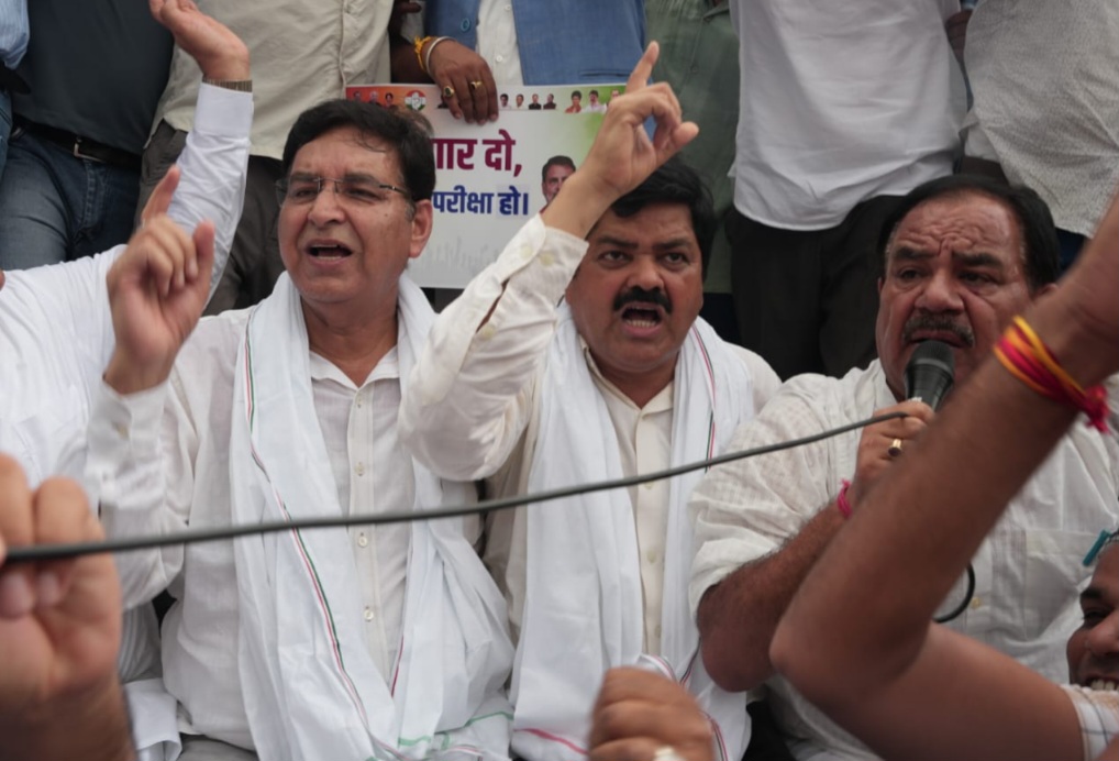 UTU पेपर लीक मामले में कांग्रेस का जोरदार प्रदर्शन, तकनीकी शिक्षा मंत्री धन सिंह रावत का किया पुतला दहन, राजीव महर्षि।