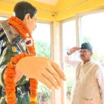 चांदमारी करगिल शहीद के घर पहुंचकर श्रद्धासुमन किए  अर्पित, सैनिक कल्याण मंत्री गणेश जोशी।