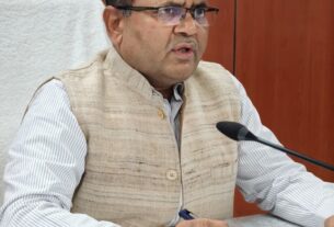 सभी विभाग 24×7 अलर्ट मोड पर रहें, सीएम पुष्कर धामी।