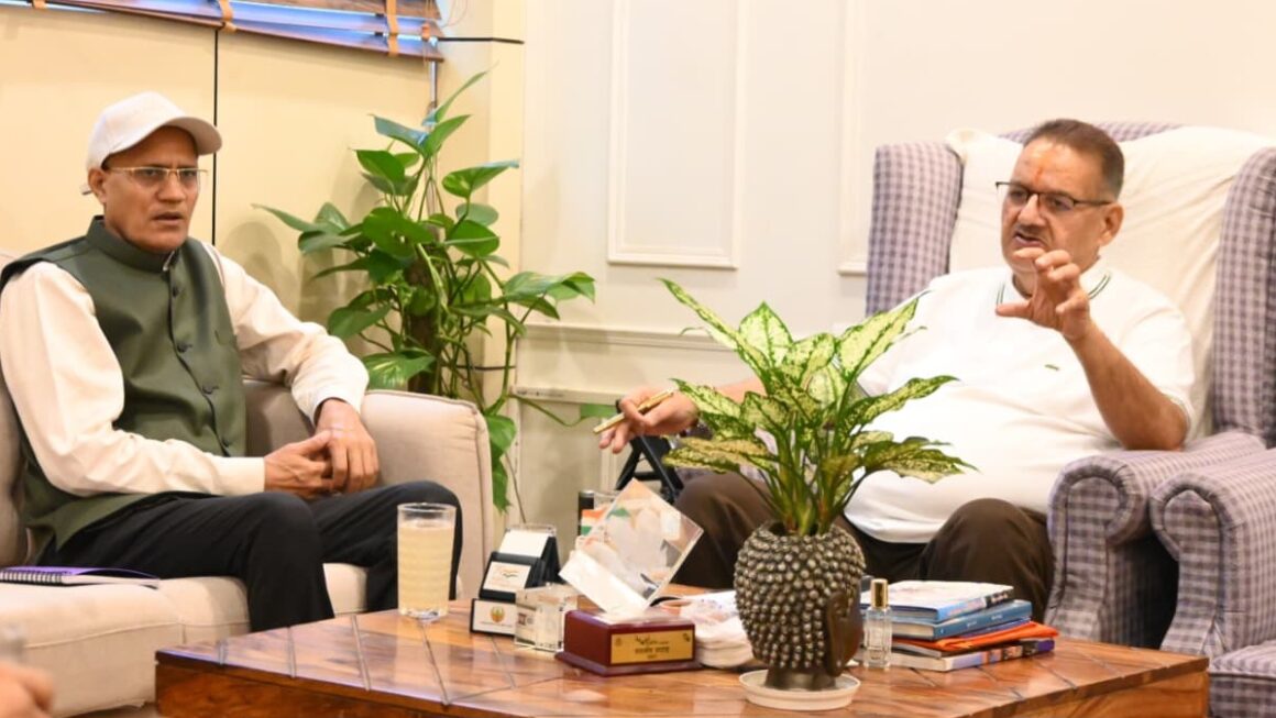 कृषि मंत्री गणेश जोशी ने विभागीय योजनाओं की समीक्षा कर, चाय की ब्रांडिंग और किसानों के लंबित भुगतान शीघ्र जारी करने के दिए निर्देश।