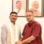तीन बार सेना मेडल से सम्मानित कर्नल कृष्ण कांत बाजपेयी ने, सैनिक कल्याण मंत्री गणेश जोशी से की शिष्टाचार भेंट।