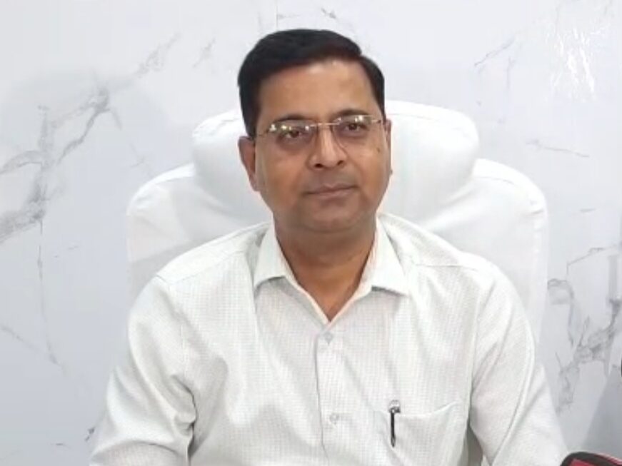 नंदा की चौकी पुल पूरी तरह सुरक्षित, एप्रोच रोड धंसी, सचिव लोक निर्माण विभाग बोले जिम्मेदार अधिकारियों और ठेकेदार पर होगी कार्रवाई। 