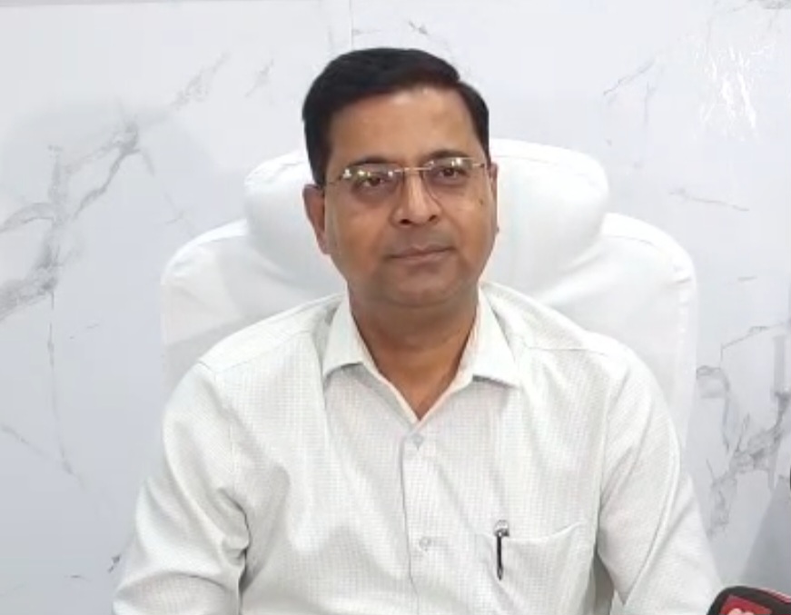 नंदा की चौकी पुल पूरी तरह सुरक्षित, एप्रोच रोड धंसी, सचिव लोक निर्माण विभाग बोले जिम्मेदार अधिकारियों और ठेकेदार पर होगी कार्रवाई। 