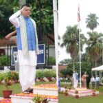 सीएम धामी ने 80वें स्वतंत्रता दिवस के अवसर पर, मुख्यमंत्री आवास में किया ध्वजारोहण।