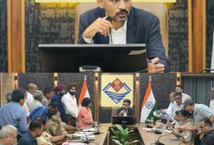 समाधान दिवस में 150 से अधिक शिकायतें प्राप्त, डीएम डॉ0 आशीष चौहान ने दिए समयबद्ध एवं गुणवत्तापूर्ण निस्तारण के निर्देश।