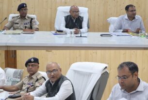 श्रमिकों के हित सर्वोपरि, टीएचडीसी टनल हादसे की समीक्षा में आयुक्त ने दिए निर्देश।