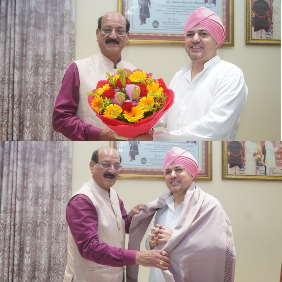 स्वास्थ्य मंत्री सुबोध उनियाल ने, श्री दरबार साहिब में टेका मत्था।