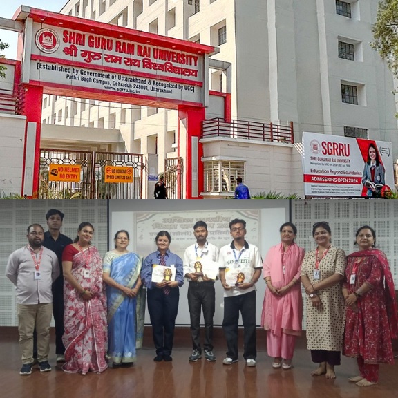 देशभक्ति के गीतों से गूंजा, श्री गुरु राम राय विश्वविद्यालय।