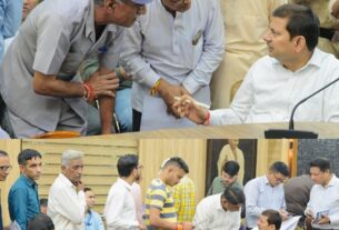 समाधान दिवस में जमीन फर्जीवाड़े और कब्जे की शिकायतों पर प्रशासन सख्त, अधिकारियों को तत्काल कर्रवाई के आदेश।