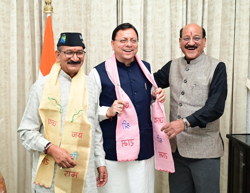मुख्यमंत्री पुष्कर धामी से, स्वास्थ्य मंत्री सुबोध उनियाल एवं विधायक किशोर उपाध्याय ने की भेंट।