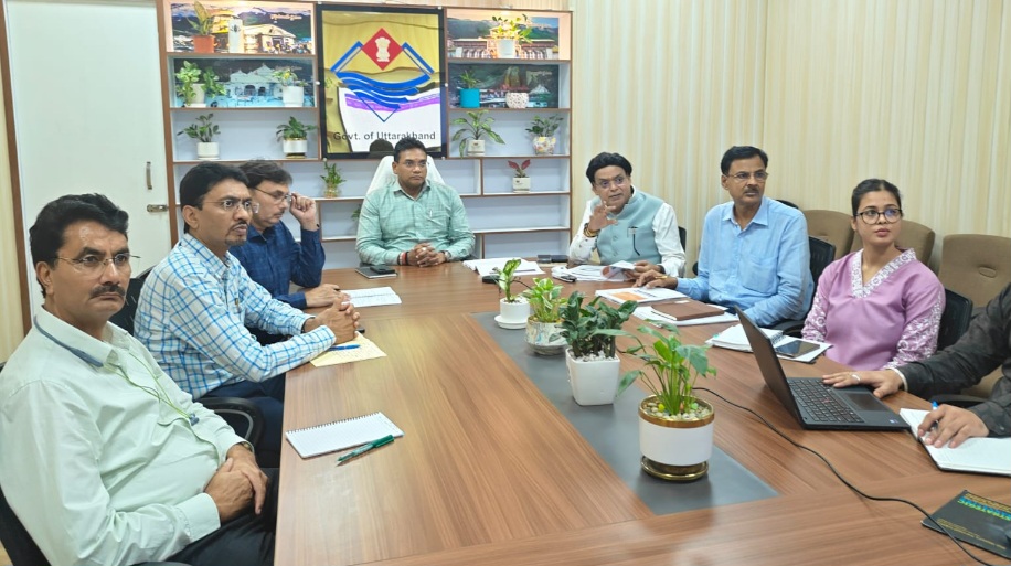 सीएम धामी के दिशा-निर्देशों में, पीएम आवास योजना को, 30 सितंबर तक सभी लंबित आवास पूरे करने के दिए निर्देश, डॉ. आर. राजेश कुमार।