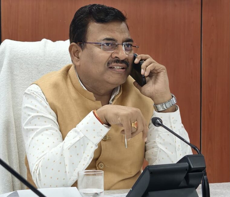 पूर्ण समन्वय के साथ 24×7 अलर्ट मोड में रहें अधिकारी, मुख्य सचिव आनंद बर्द्धन।