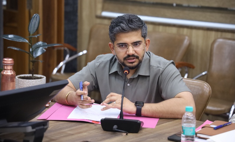 एसआईआर में तेजी के साथ पारदर्शिता एवं, शुद्धता सुनिश्चित करें अधिकारी, सीडीओ अभिनव शाह।
