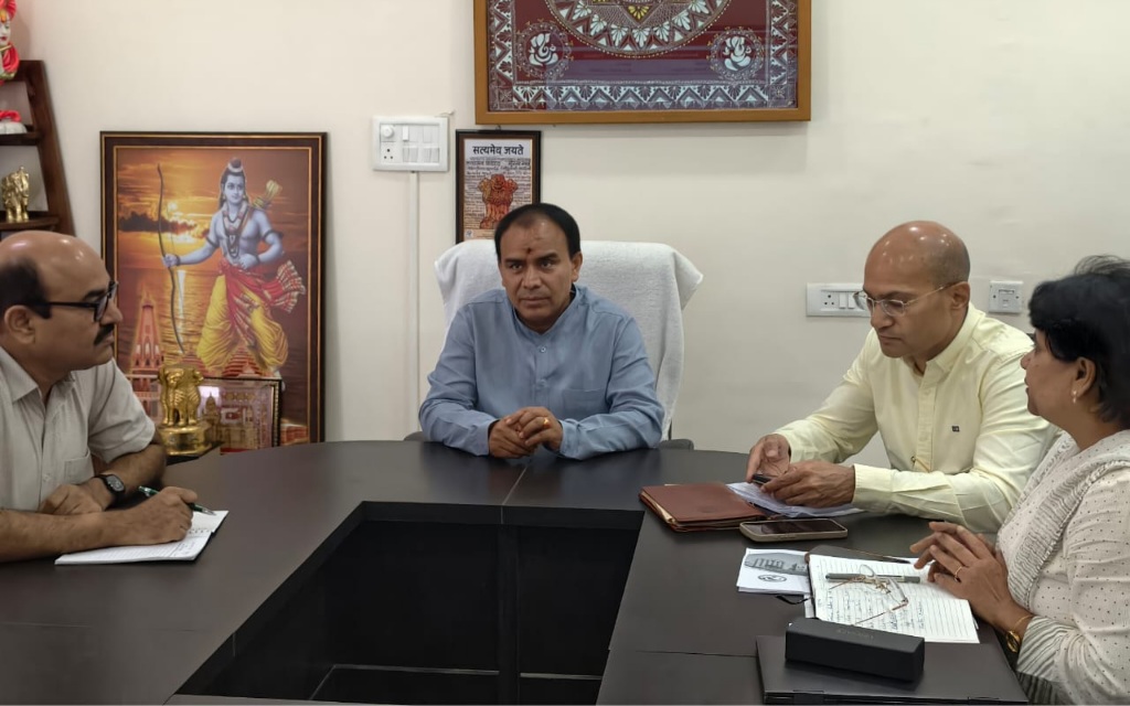 विभागीय मंत्री डा. रावत ने अधिकारियों को दिये निर्देश, कहा बहुराष्ट्रीय कम्पनियों में देंगे 10 हजार युवाओं को रोजगार।
