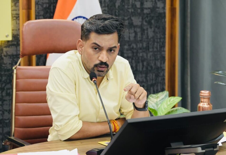 15 अगस्त को जिलेभर के शिक्षण संस्थानों में दिलाई जाएगी ‘कन्या भ्रूण संरक्षण प्रतिज्ञा’ डीएम ने दिए निर्देश।