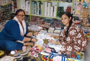 राखी कारोबार से महिलाएं बन रही है आत्मनिर्भर, मालदेवता में सास-बहू की जोड़ी ने राखी कारोबार से मचाई धूम।