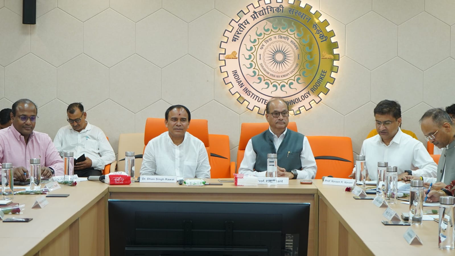 एनईपी के क्रियान्वयन में तेजी लायें विश्वविद्यालय, डाॅ. धन सिंह रावत।