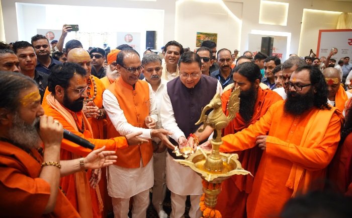 संत समागम में ‘एक राष्ट्र-एक चुनाव’ पर संवाद में, केंद्रीय मंत्री शिवराज सिंह चौहान और मुख्यमंत्री पुष्कर धामी ने की सहभागिता।