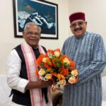 कैबिनेट मंत्री सतपाल महाराज ने, केंद्रीय मंत्री जीतन राम मांझी से की शिष्टाचार भेंट। 
