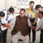 नन्हे-मुन्ने बच्चों संग कैबिनेट मंत्री गणेश जोशी ने मनाया रक्षाबंधन, बांटे उपहार और बच्चों को दिया स्नेह और आशीष।