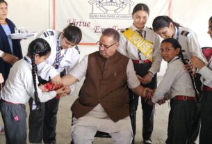 नन्हे-मुन्ने बच्चों संग कैबिनेट मंत्री गणेश जोशी ने मनाया रक्षाबंधन, बांटे उपहार और बच्चों को दिया स्नेह और आशीष।