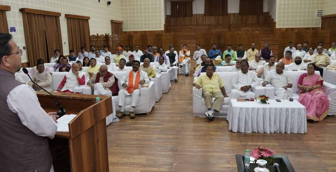 दायित्वधारी सरकार और जनता के बीच महत्वपूर्ण सेतु, जनसमस्याओं के समाधान में निभाएं सक्रिय भूमिका, मुख्यमंत्री धामी।