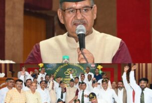 14वीं गढ़वाल राइफल्स के स्वर्ण जयंती वर्ष पर, कैबिनेट मंत्री गणेश जोशी ने पुरानी यादें साझा कर, शहीदों को किया नमन।