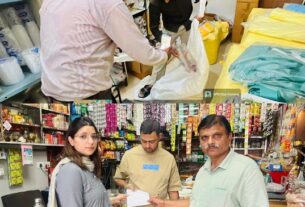 डीएम डॉ. आशीष चौहान के कड़े निर्देशों के बाद, सिंगल यूज प्लास्टिक पर सख्ती जारी, वार्डों में ताबड़तोड़ जांच।
