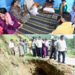 कैबिनेट मंत्री रेखा आर्या पहुंची वड्यूडा गांव, पीड़ित परिवार जनों से की मुलाक़ात कर दिया हर संभव मदद का भरोसा।