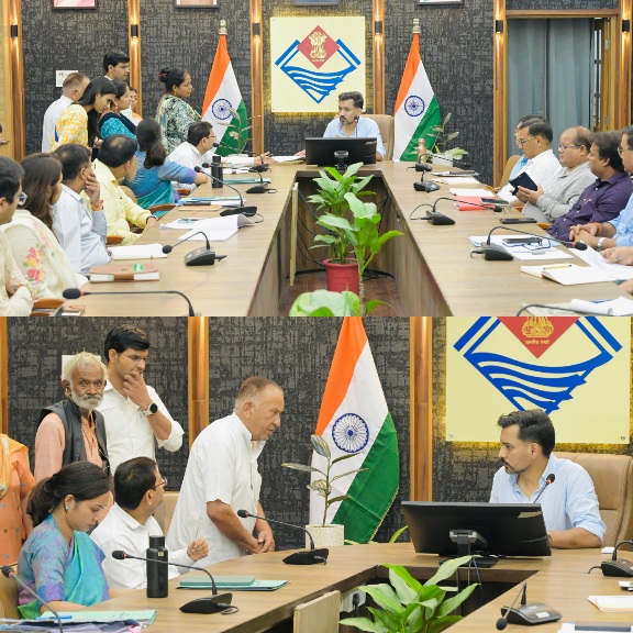 समाधान दिवस में 120 शिकायतें दर्ज, डीएम डॉ. आशीष चौहान ने अधिकारियों को दिए, त्वरित कार्रवाई के निर्देश।