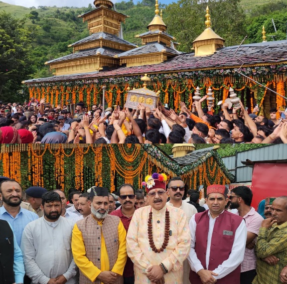 धर्मस्व मंत्री सतपाल महाराज पहुंचे सिरमौर के शिलाई पश्मी गांव, छत्रधारी चालदा महासू महाराज के दर्शन कर पूजा अर्चना की।