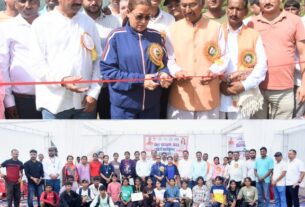 खेल मंत्री रेखा आर्या ने खिलाड़ियों का उत्साहवर्धन कर दिया खेल में आगे बढ़ने का संदेश, कहा युवा है देश का भविष्य।