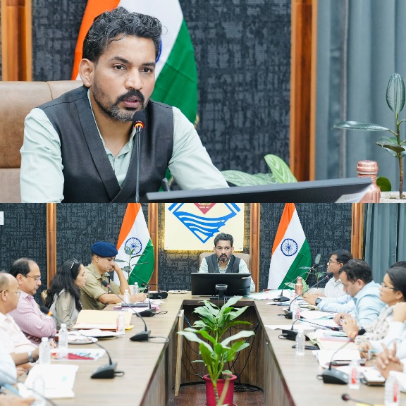 डीएम के निर्देश पर आशारोड़ी टनल से मोहब्बेवाला तक सड़क सुरक्षा मजबूत, 58 साइन बोर्ड समेत 3,000 मीटर से अधिक सुरक्षा उपाय।