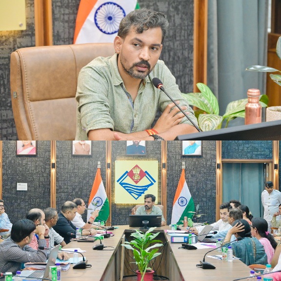 स्वास्थ्य सेवाओं में लापरवाही पर जिलाधिकारी सख्त, एएनएम निलंबित, मातृ एवं शिशु मृत्यु दर घटाने के लिए टास्क फोर्स के निर्देश।