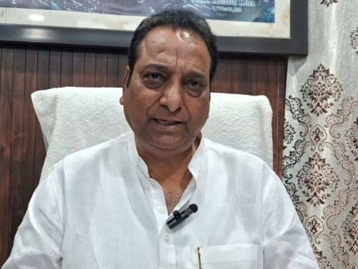 छापे में काला धन मिलना बताता है, कांग्रेस का हाथ हमेशा भ्रष्टाचारियों के साथ, विनोद चमोली। 